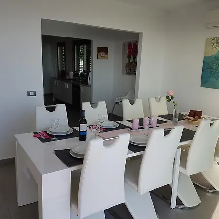 Calima Villa *